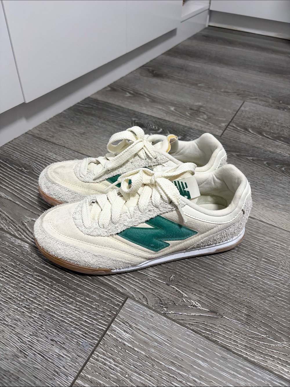 New Balance Kids Cream Sneakers with Green 'N' Logo